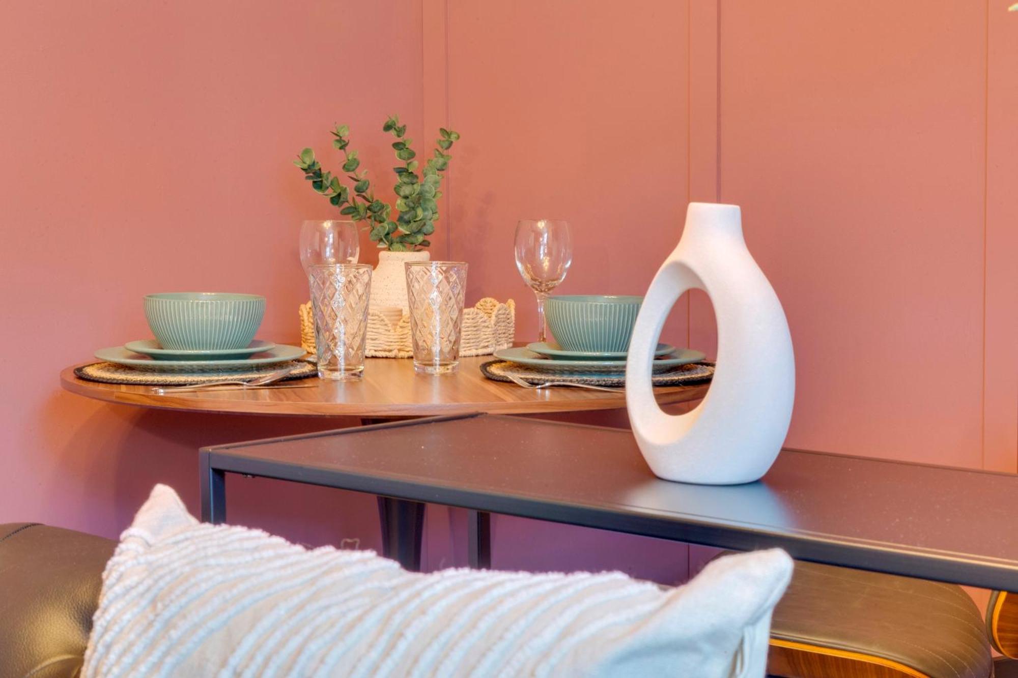 Apartemen Pass The Keys Stylish And Modern Flat Next To Station