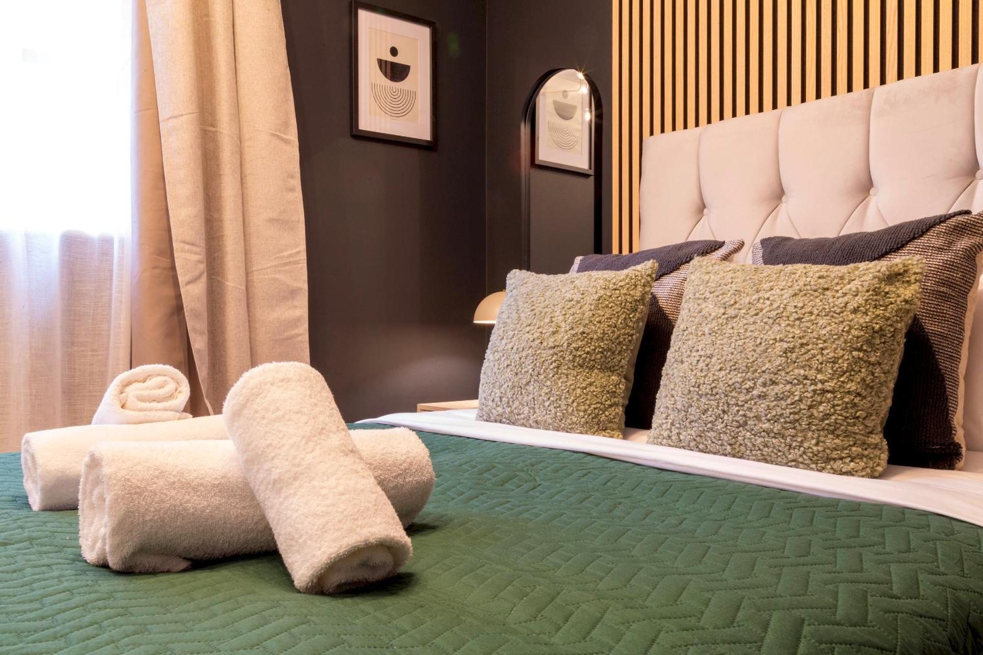 Apartemen Pass The Keys Stylish And Modern Flat Next To Station *