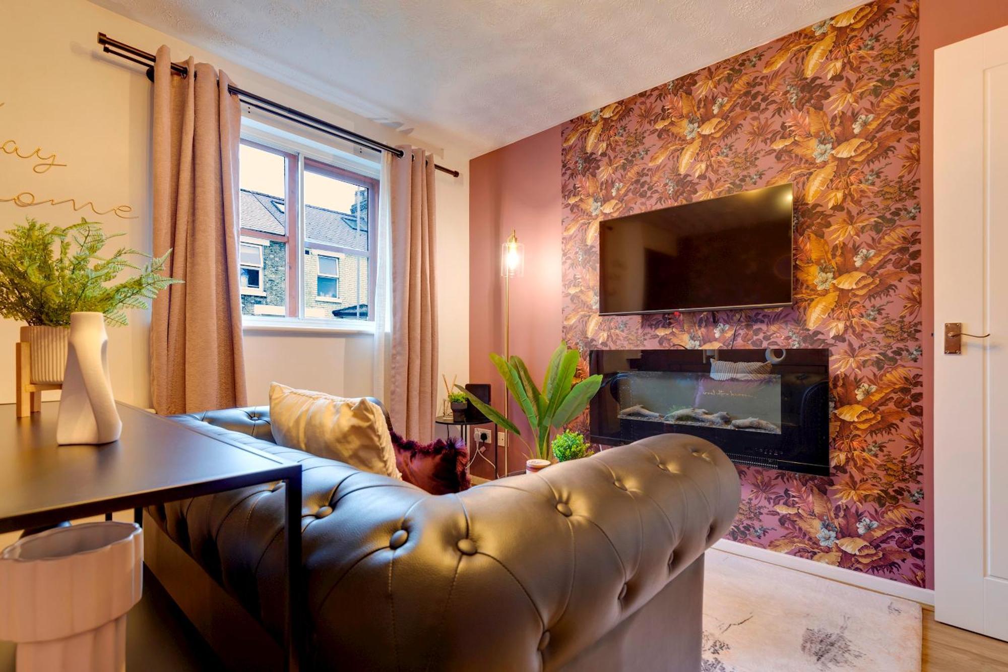 Pass The Keys Stylish And Modern Flat Next To Station Apartemen